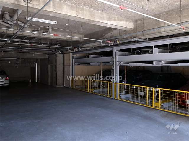 敷地内駐車場（屋内　機械式と平面式とがあります。）