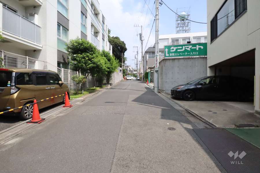 敷地東側の前面道路