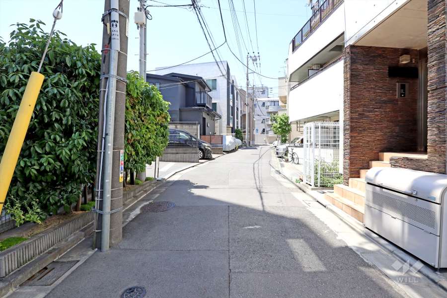 敷地北側の前面道路(東側から)