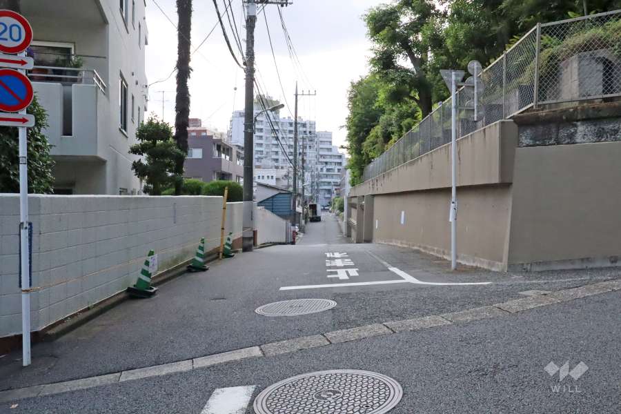 敷地北側の前面道路