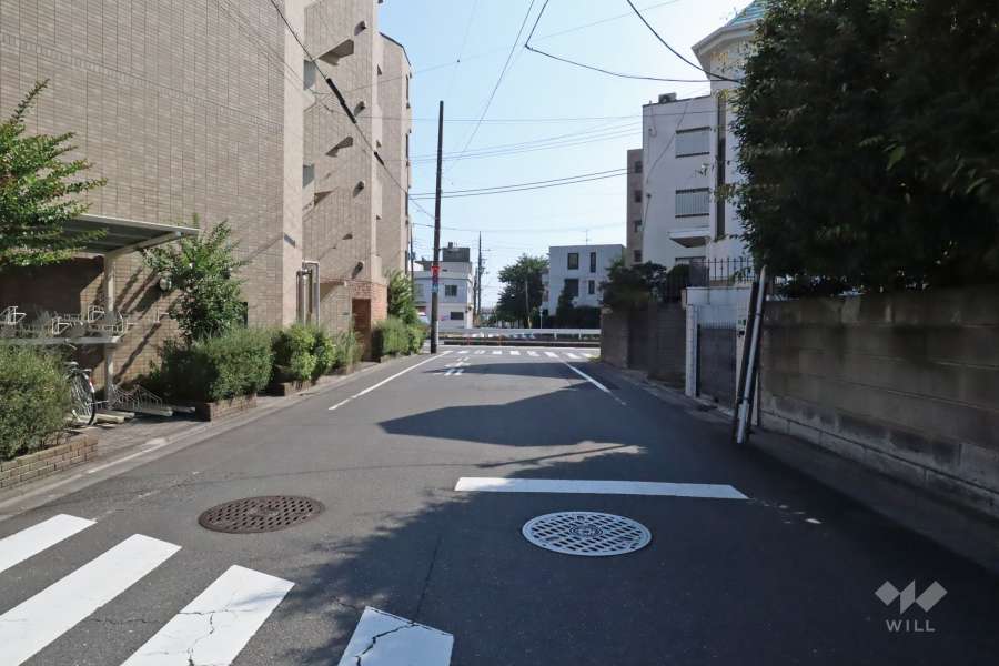 敷地北側の前面道路
