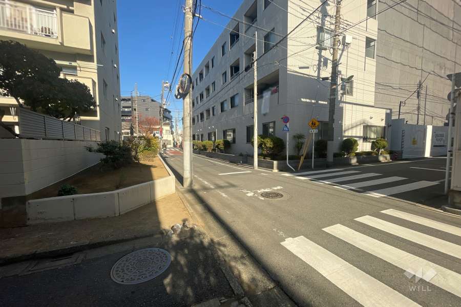 敷地北東側の前面道路　