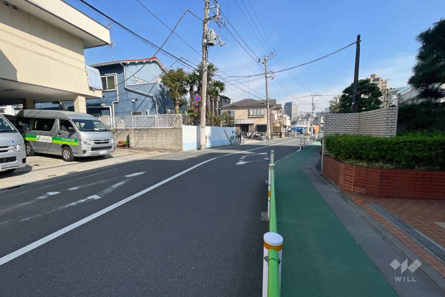 敷地北側の前面道路