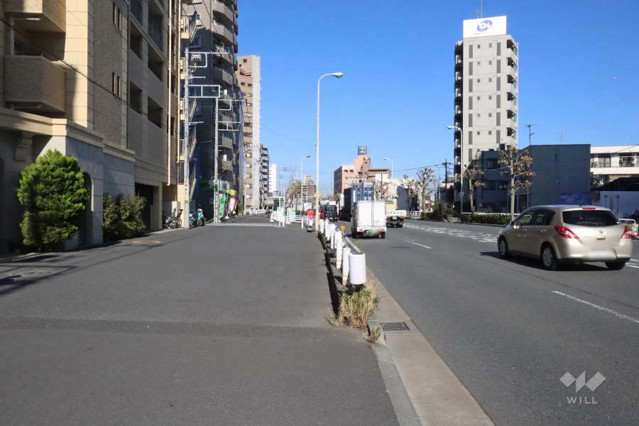 敷地東側の前面道路