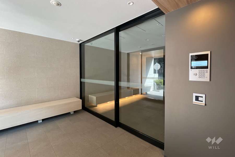 エントランスはオートロック付きです。