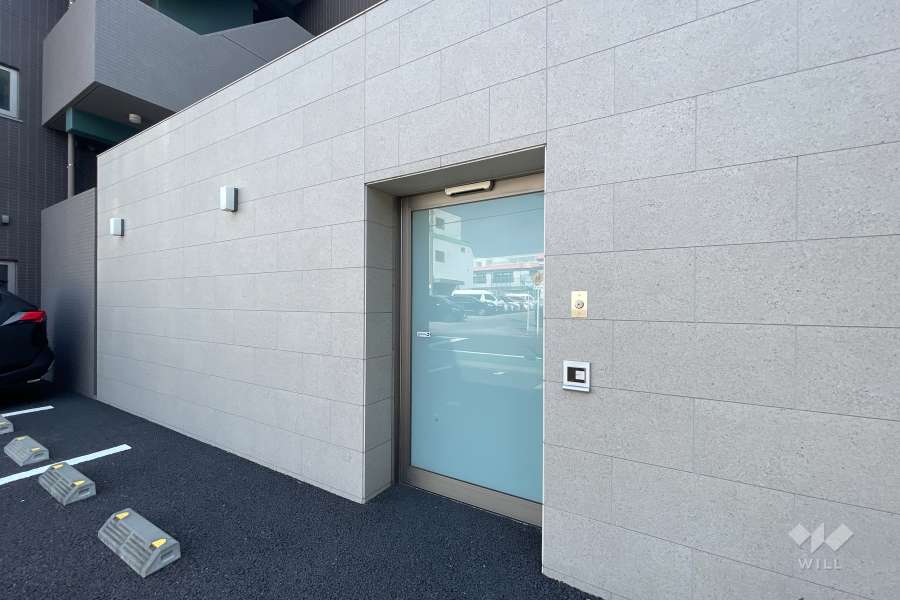 駐輪場の出入口（オートロック付き）