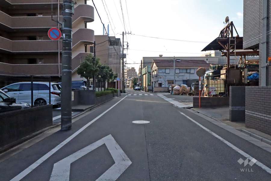 敷地北側の前面道路(東側から)