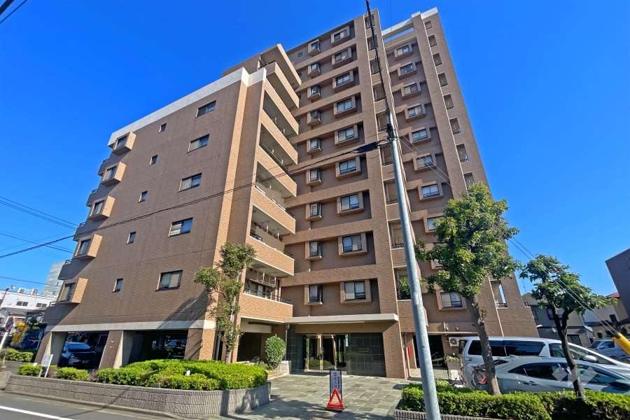 グランイーグル多摩川緑地5の外観（南西側から）