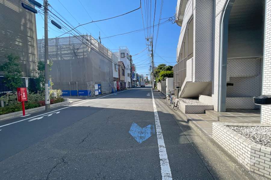 敷地南側の前面道路