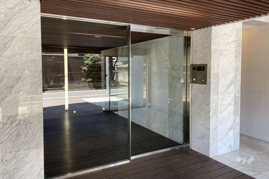 エントランスはオートロック付きです。