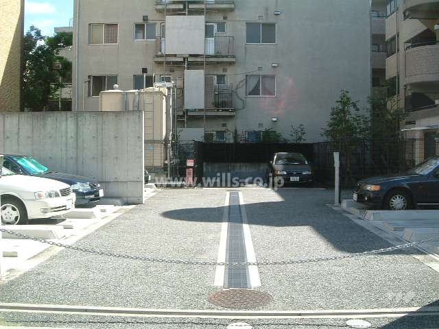 敷地内駐車場（ロボットゲート付き）