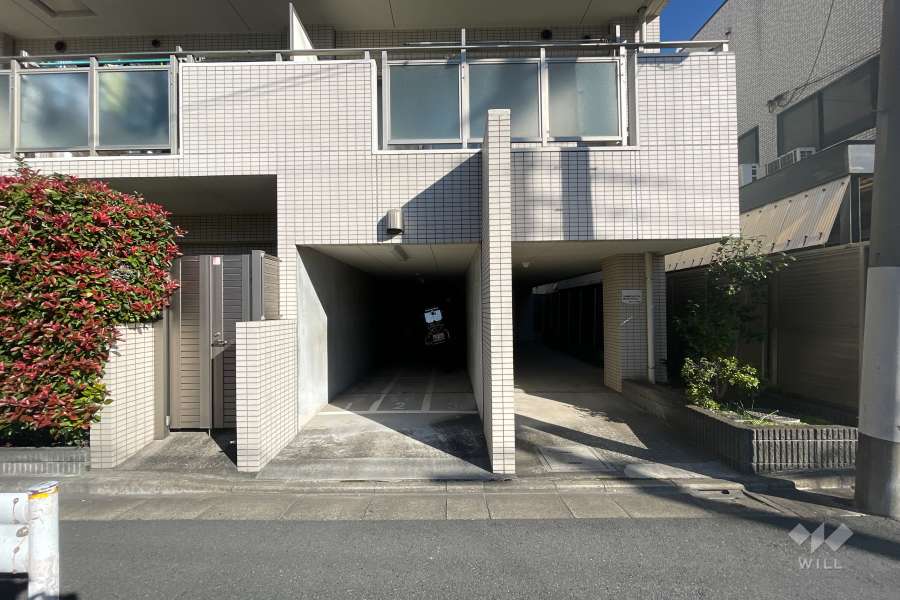 バイク置場と駐輪場