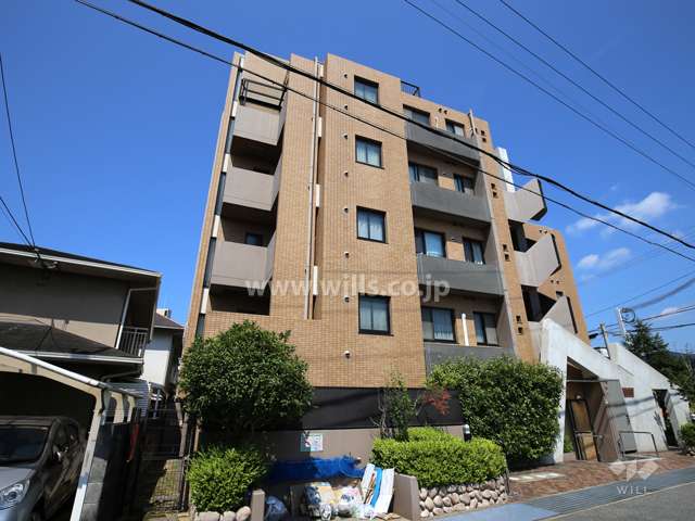 ロイヤル甲東園の外観（南東側から）