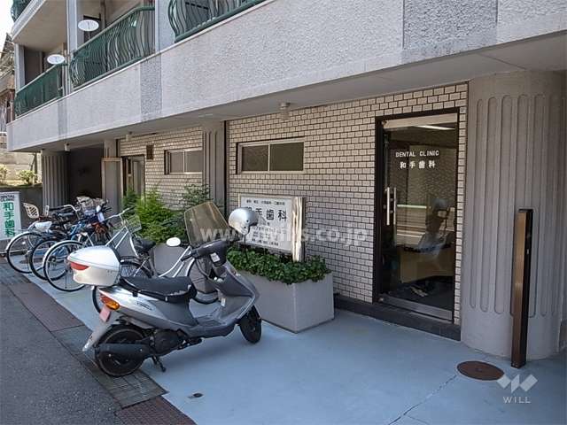 1階部分に店舗があります。