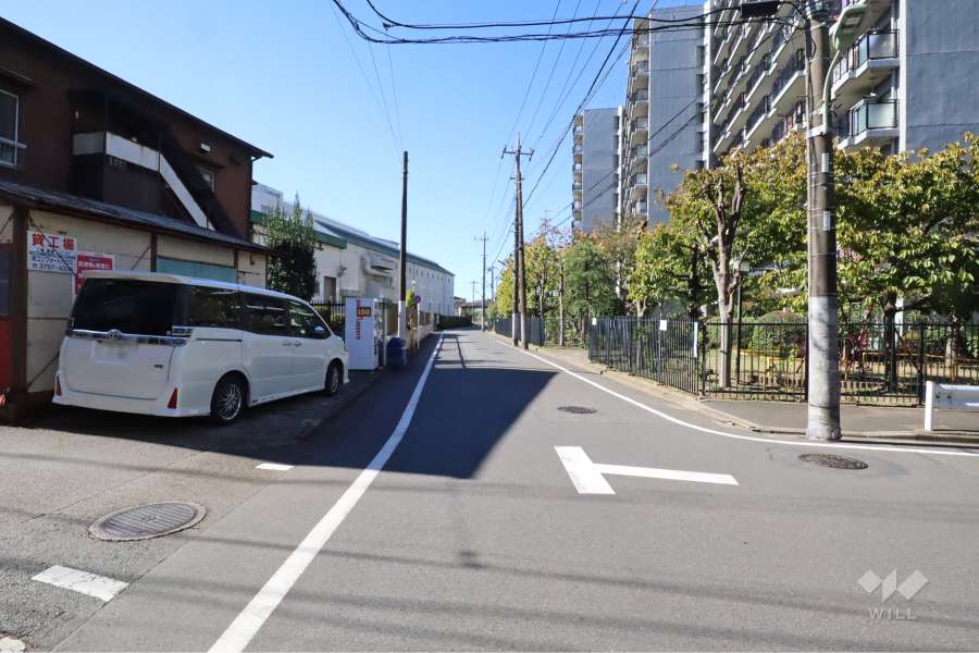 敷地南側の前面道路