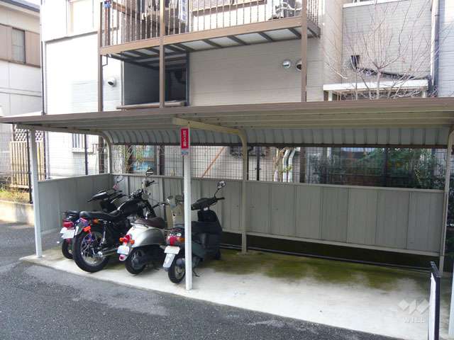 バイク置場（屋根付きです）