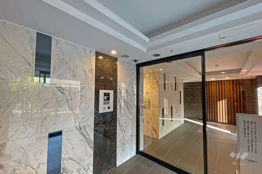 エントランスはオートロック付きです。