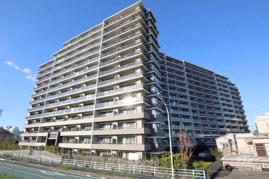 ザ・ガーデンズ大田多摩川の外観(南東側から)