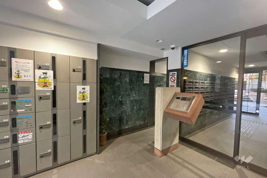 エントランスはオートロック付きです。