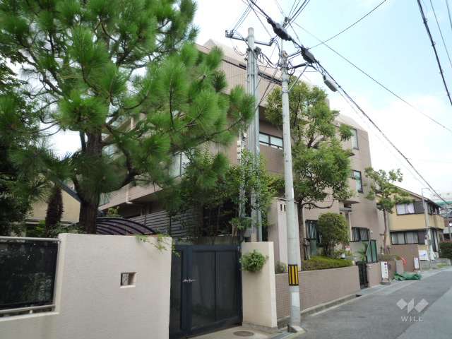 甲東園ガーデンハウスの外観（南東から）