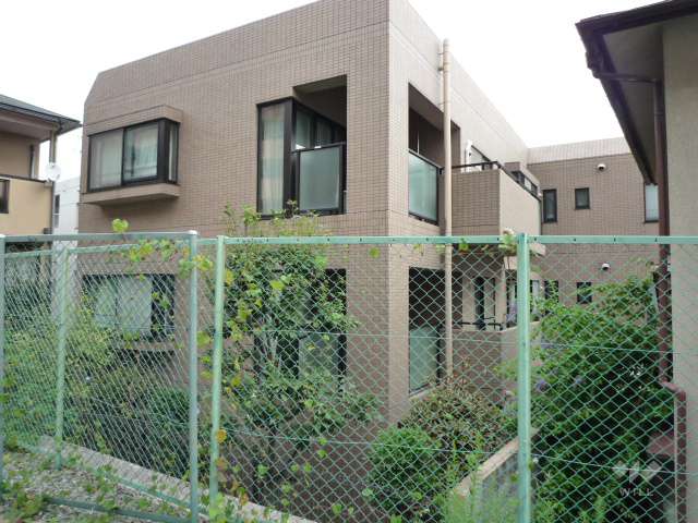 甲東園ガーデンハウスの外観（南西から）