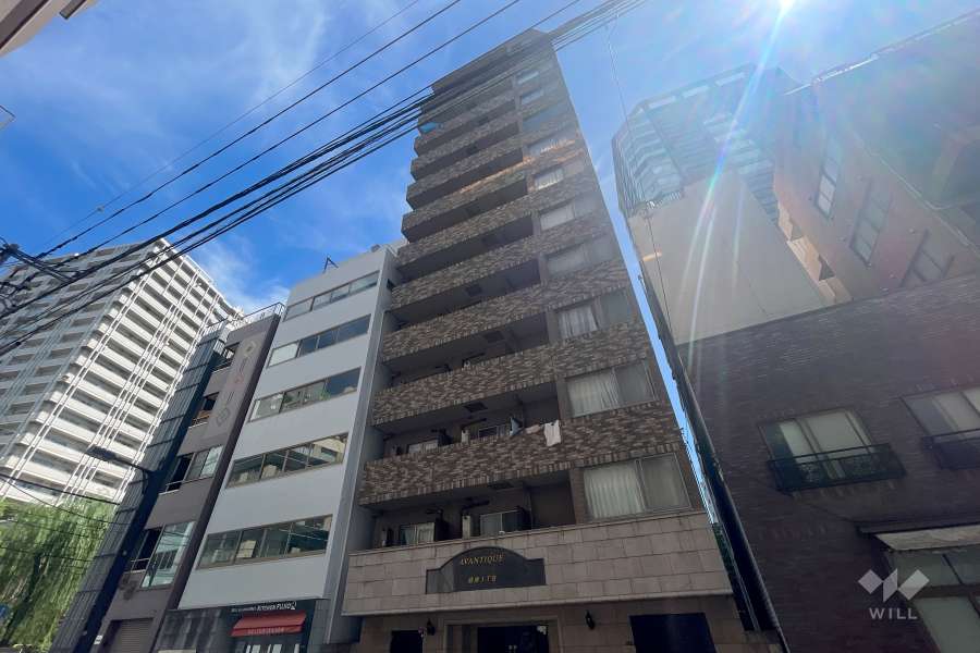 アヴァンティーク銀座一丁目の外観（西側から）