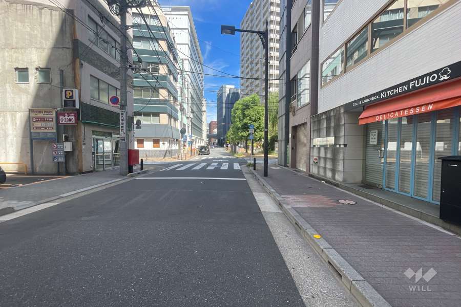 敷地北西側の前面道路