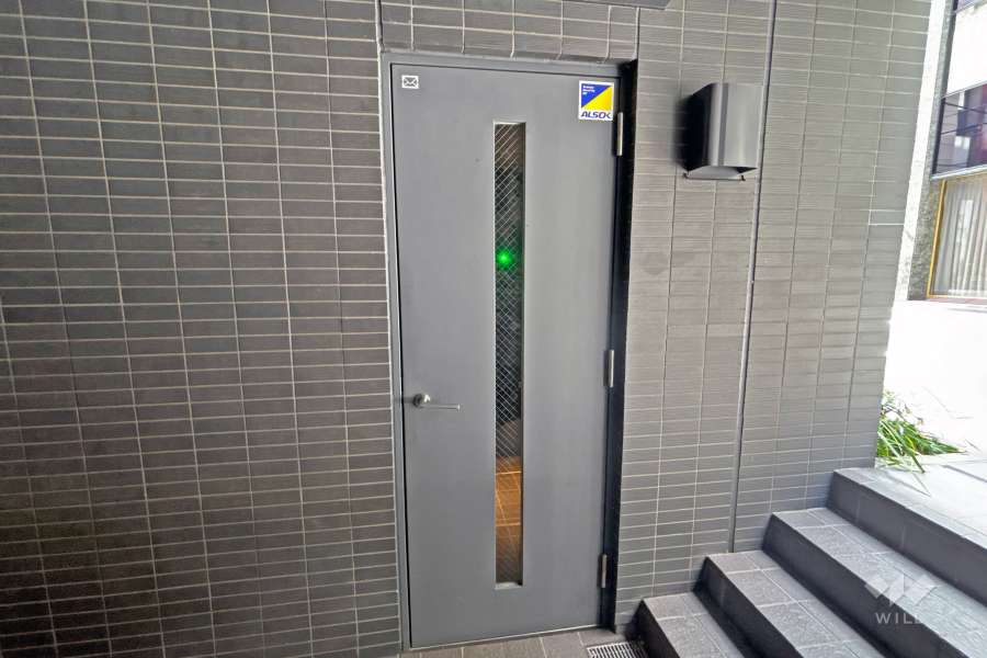 宅配ボックスと共用ポスト（出入り口）