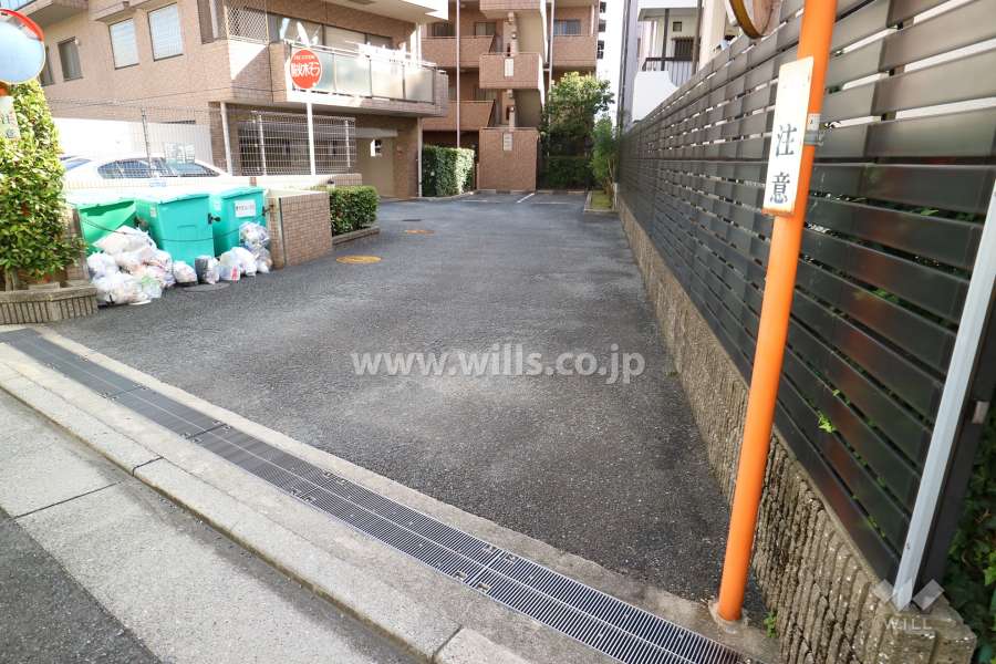 駐車場入り口