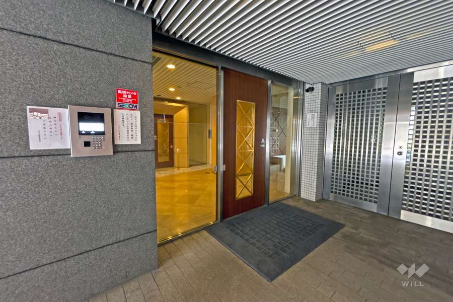 エントランスはオートロック付きです。