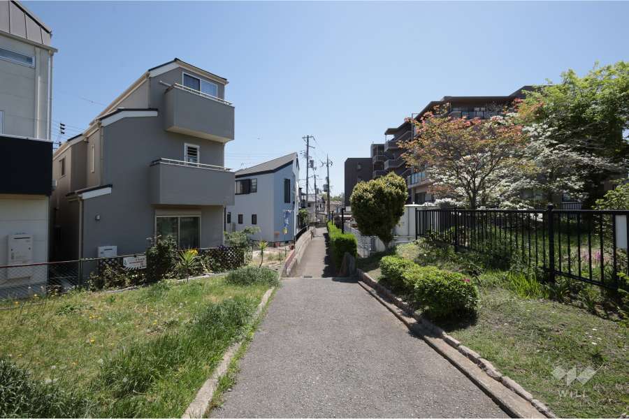 敷地東側の前面道路