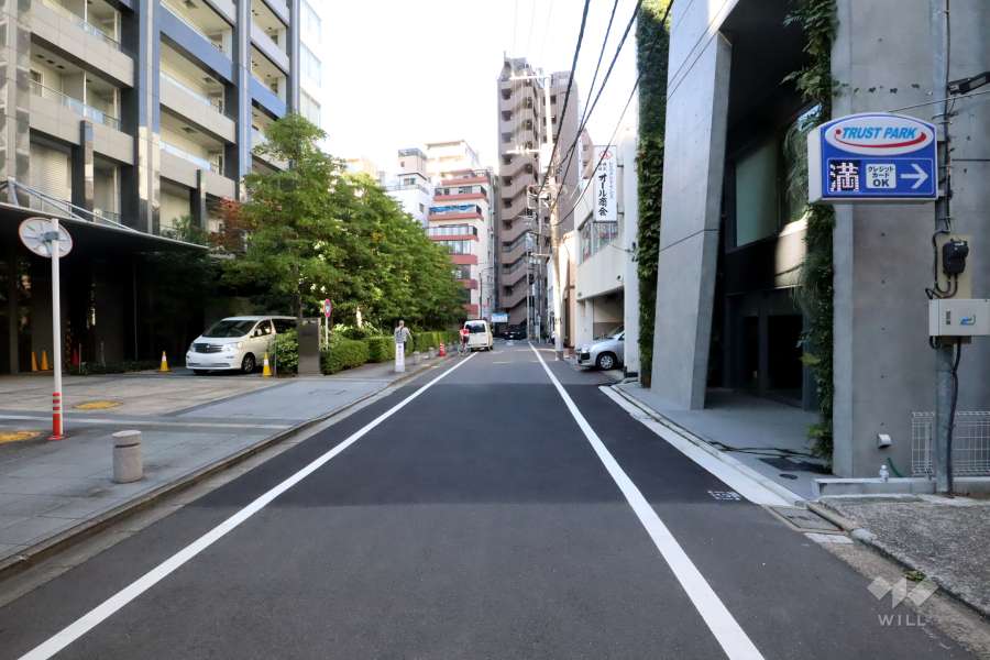 敷地北東側の前面道路