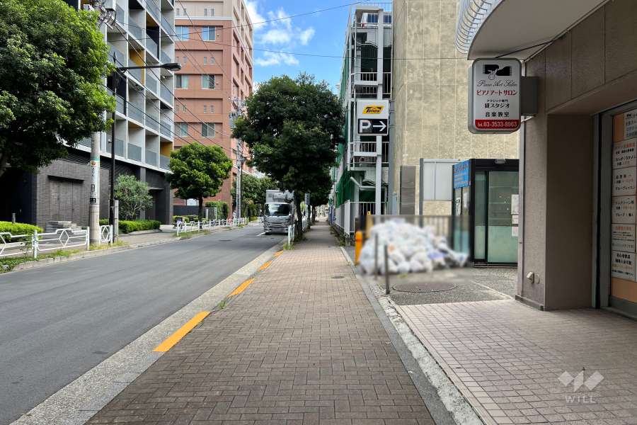 敷地北東側の前面道路