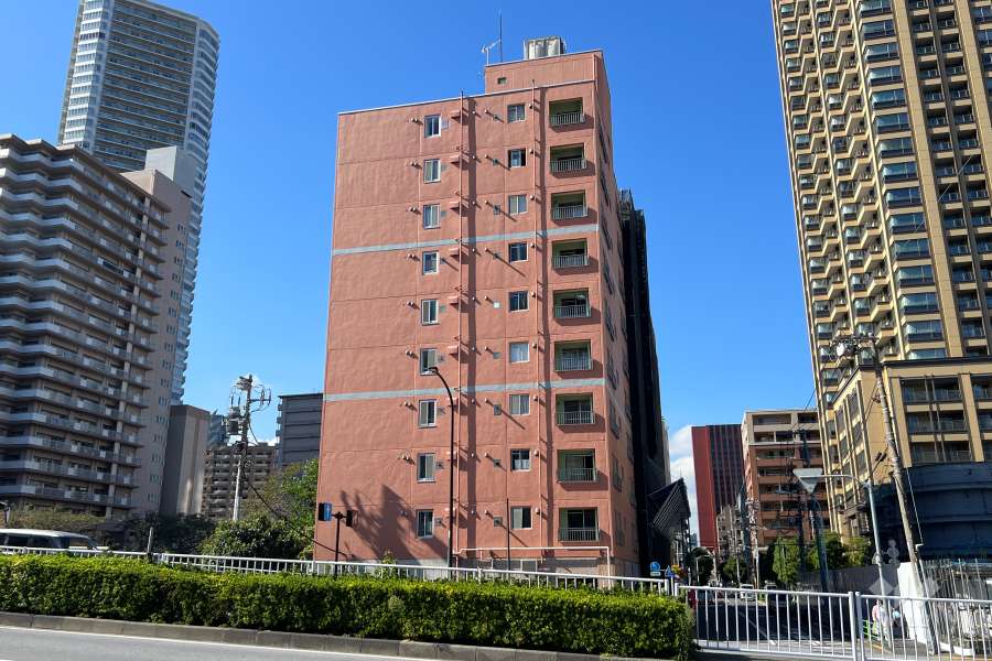 月島マンションの外観（南東側から）