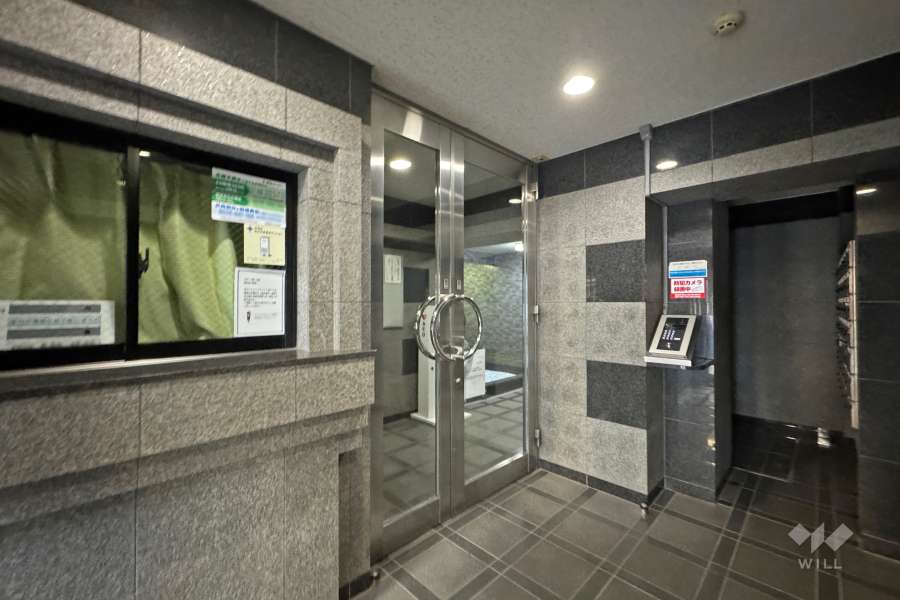 エントランスはオートロック付きです。