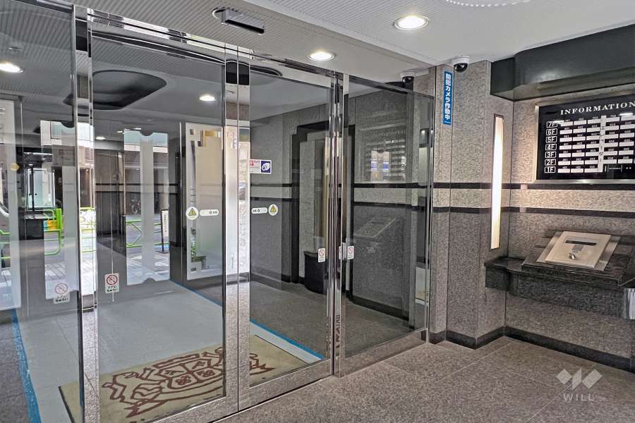 エントランスはオートロック付きです。