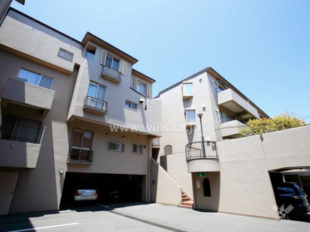 夙川城山パークハイム3棟と4棟の外観（南側から）