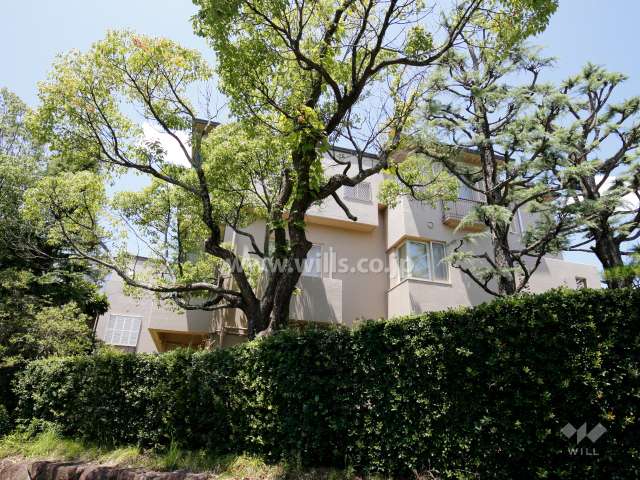 夙川城山パークハイム1棟の外観（南東側から）