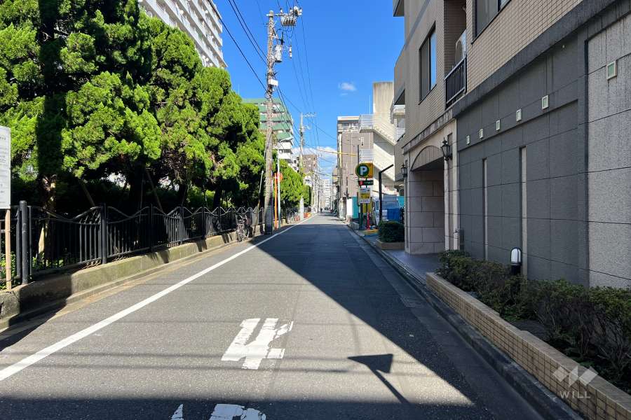 敷地北西側の前面道路