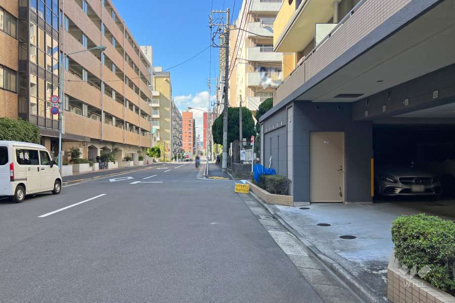 敷地南西側の前面道路