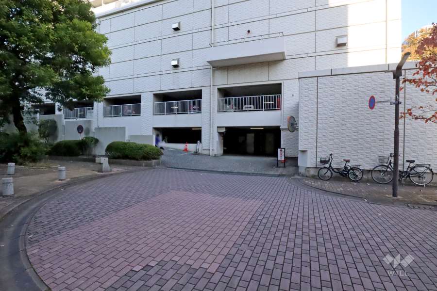 駐車場の出入り口