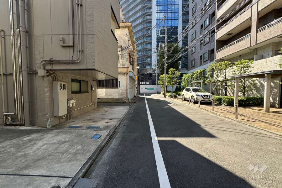 敷地南東側の前面道路
