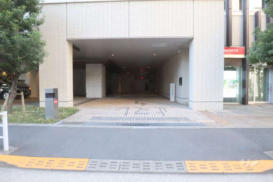 駐車場の出入り口　