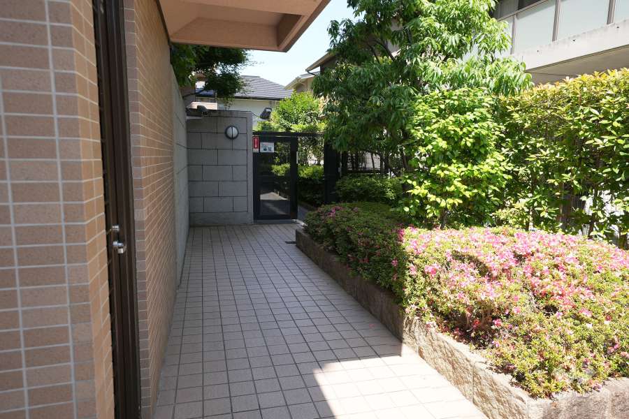 駐輪場へのアプローチ