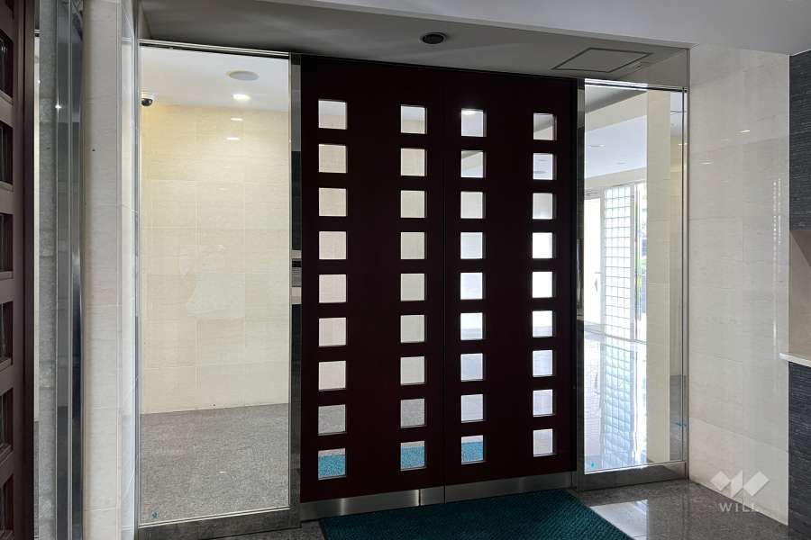 エントランスはオートロック付きです。