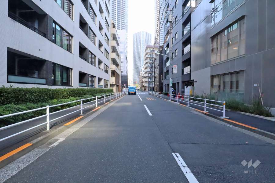 敷地北東側の前面道路