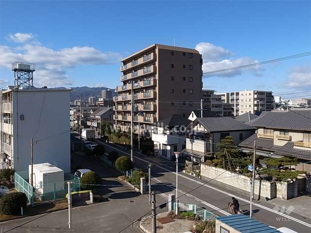 周辺は区画の整った静かな街並みです。