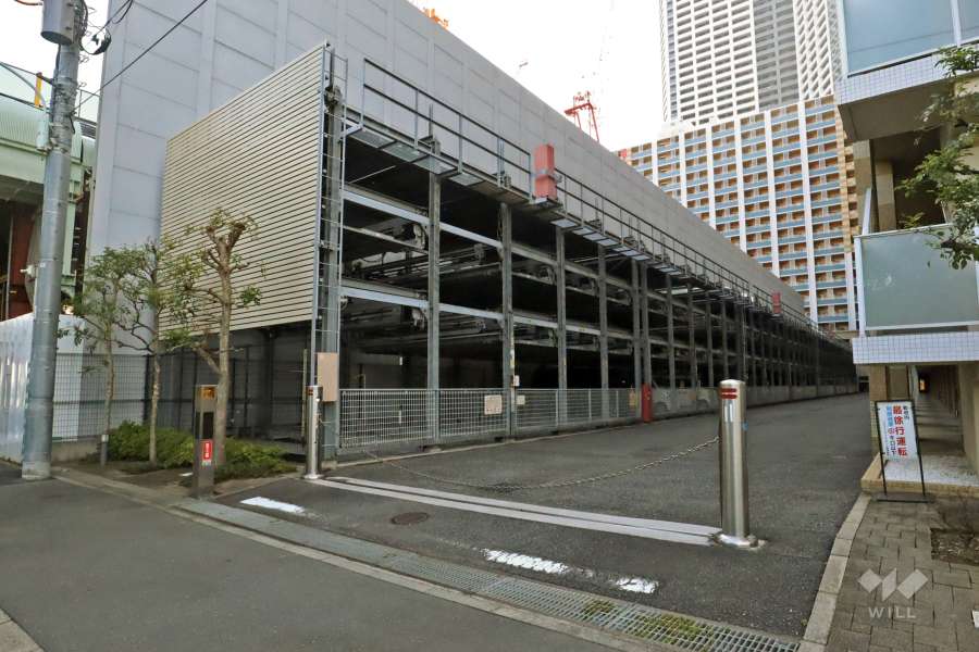 駐車場の出入り口（ロボットゲート付き）・敷地内駐車場（屋外機械式）