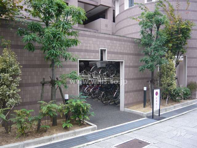 駐輪場出入り口