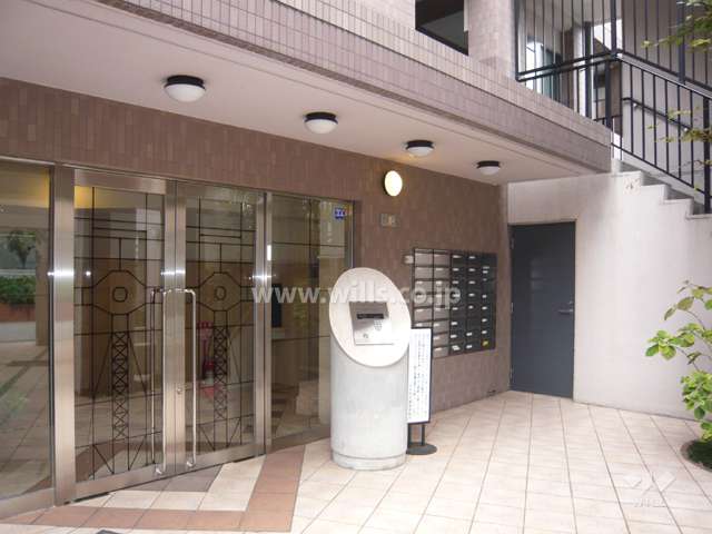 エントランス前（オートロック付き）